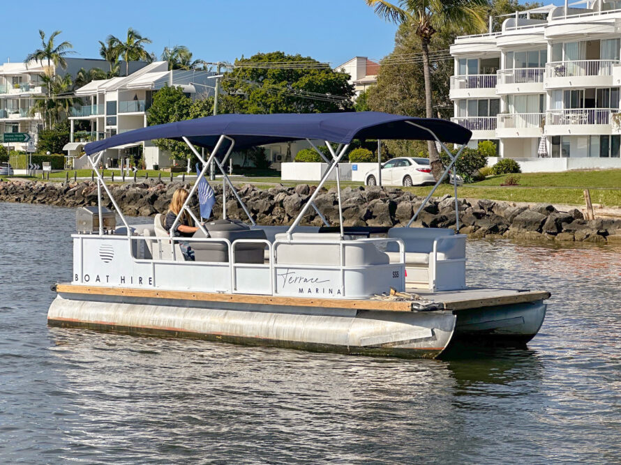 8 Person Noosa River BBQ Pontoon Hire